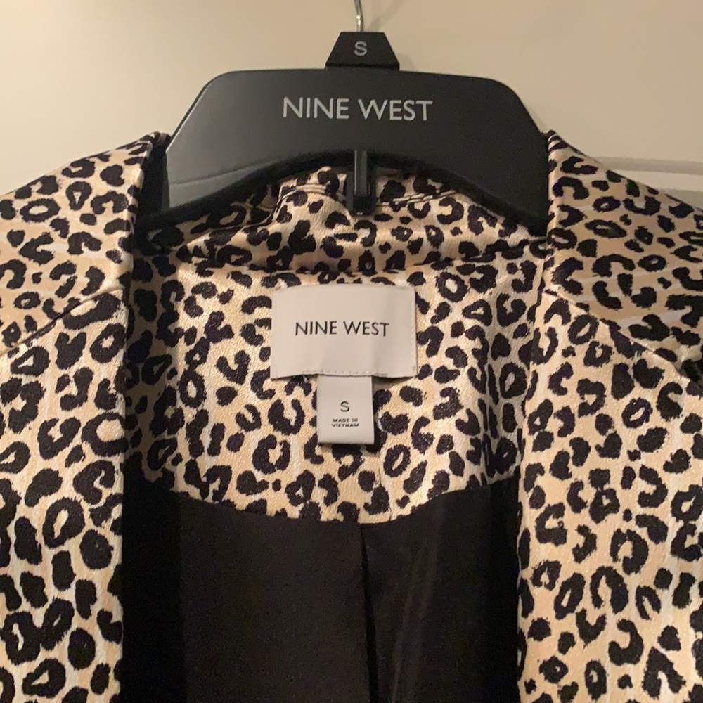 Blazer - Picture 2 of 7